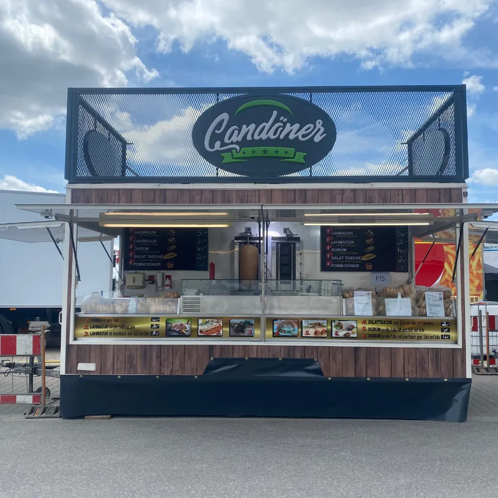 Verkaufsanhänger von Can-Döner in der Außenansicht