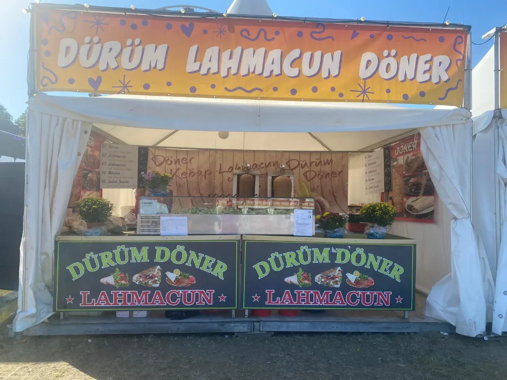 Can-Döner Anhänger unterwegs zum nächsten Event